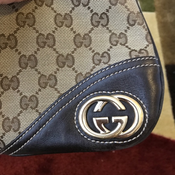 Authentic Gucci monogram hobo with GG design - Picture 5 of 8
